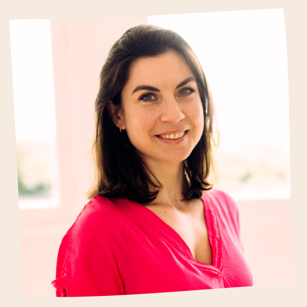 Mélinda professeure de Yogilates chez Mon Studio de Yoga à Courbevoie et à La Garenne Colombes