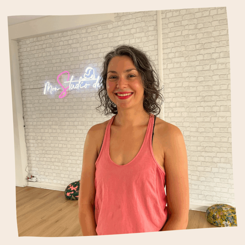 Steph R. professeure de Yoga, de Mobilité & stretch chez Mon Studio de Yoga à Courbevoie et à La Garenne Colombes