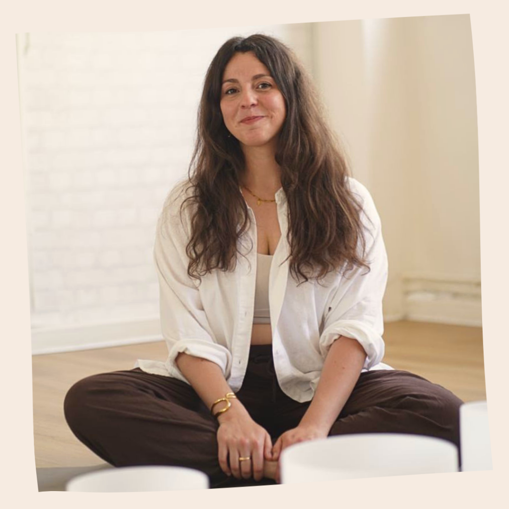 Fanny professeure chez Mon Studio de Yoga